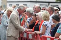 Crowds hoping to meet the Royal Couple